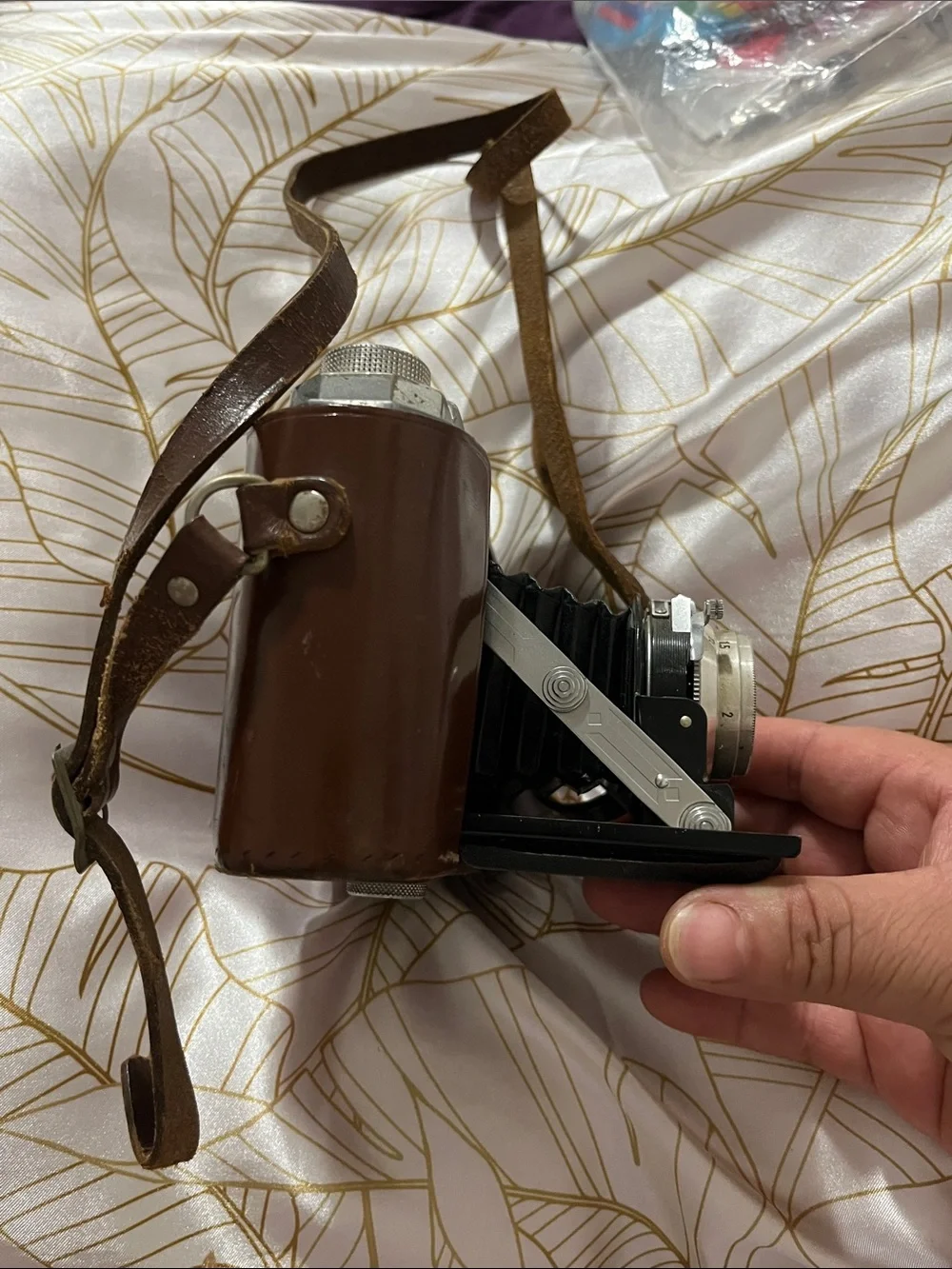 Report Vintage Folding Film Camera in Brown and Silver